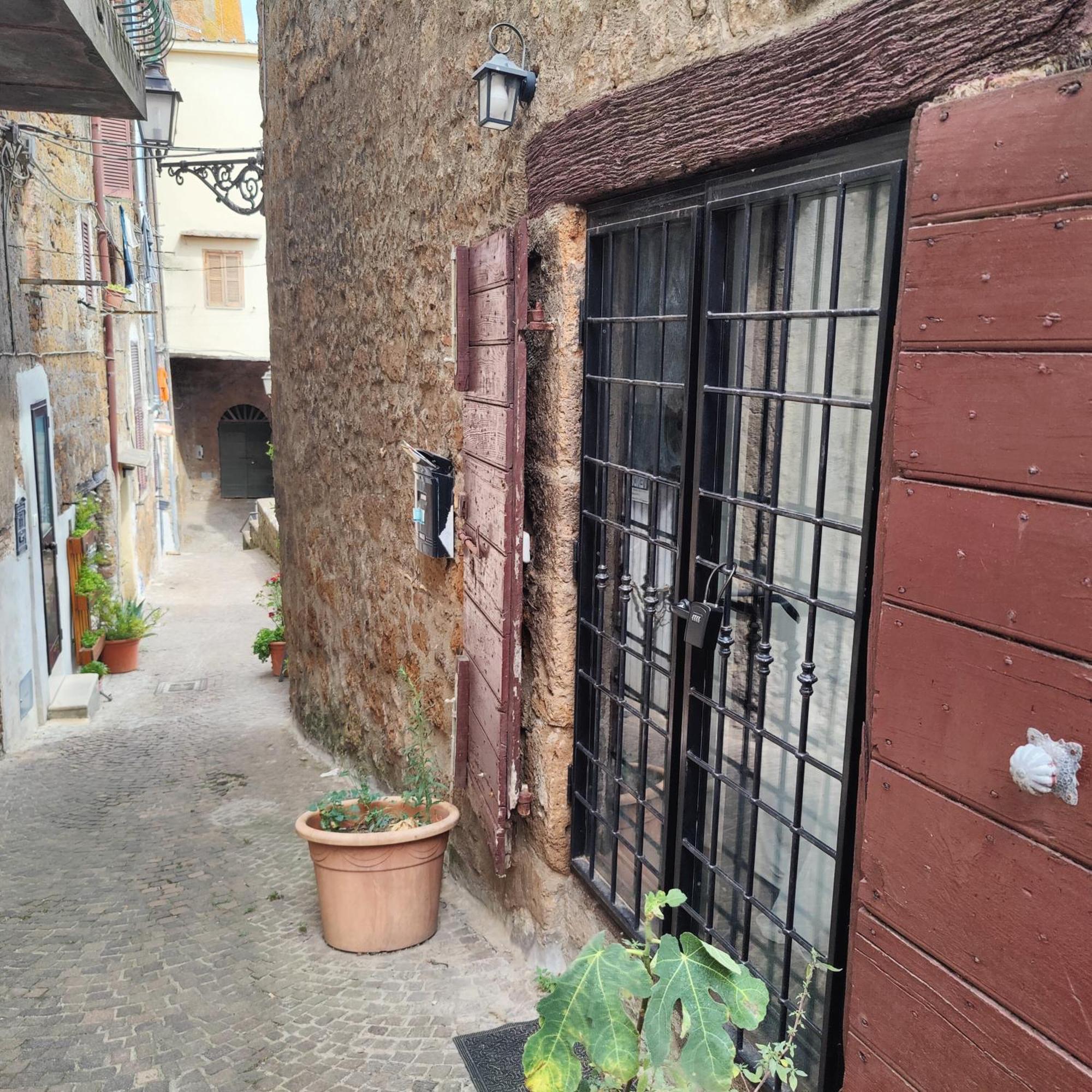 Maison della Cattedrale Sutri Esterno foto
