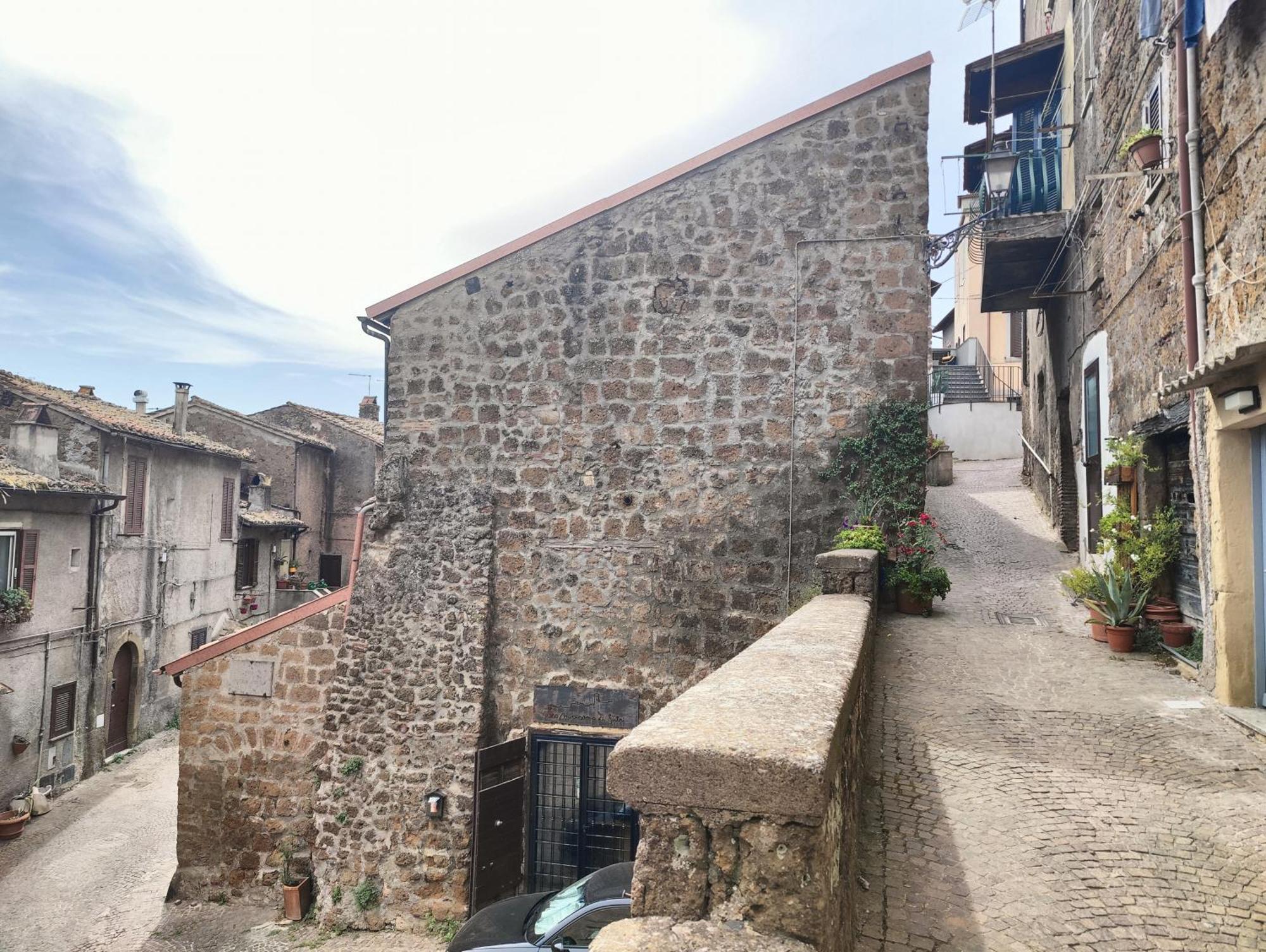 Maison della Cattedrale Sutri Esterno foto