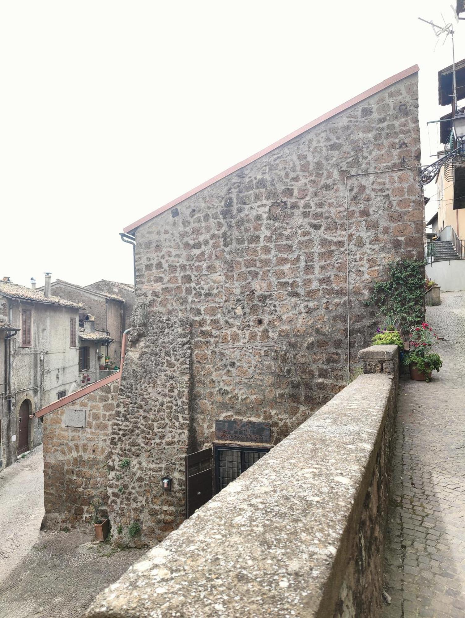 Maison della Cattedrale Sutri Esterno foto