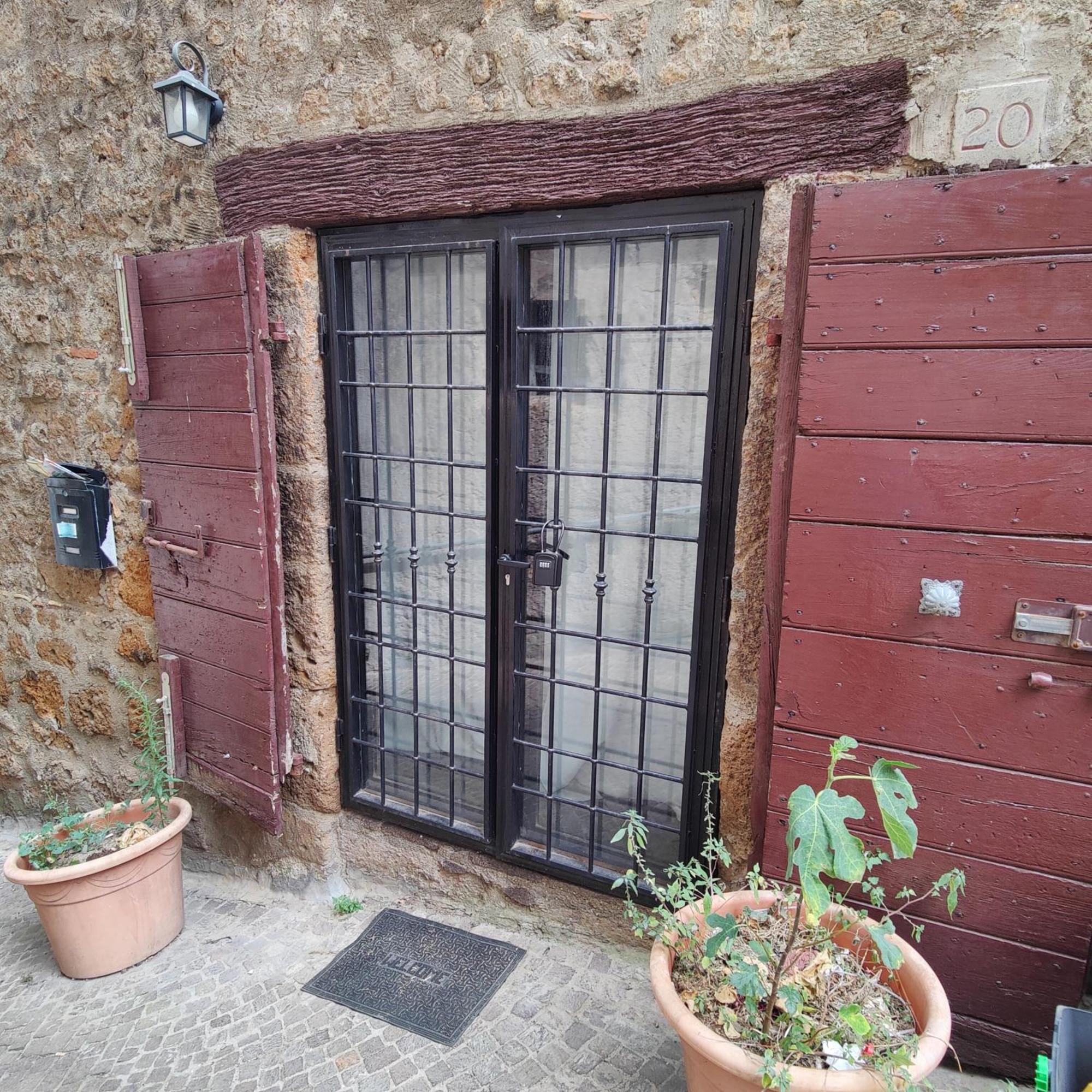 Maison della Cattedrale Sutri Esterno foto