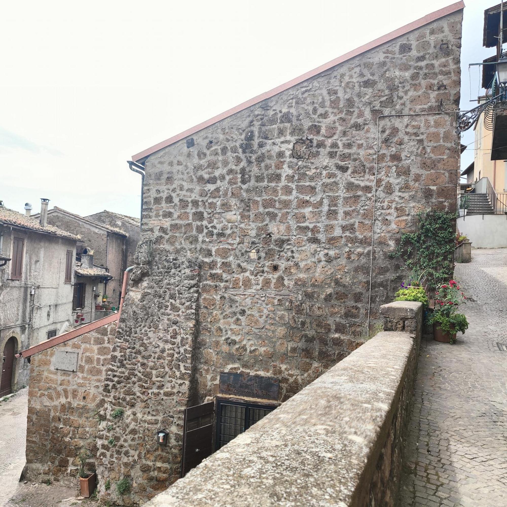 Maison della Cattedrale Sutri Esterno foto