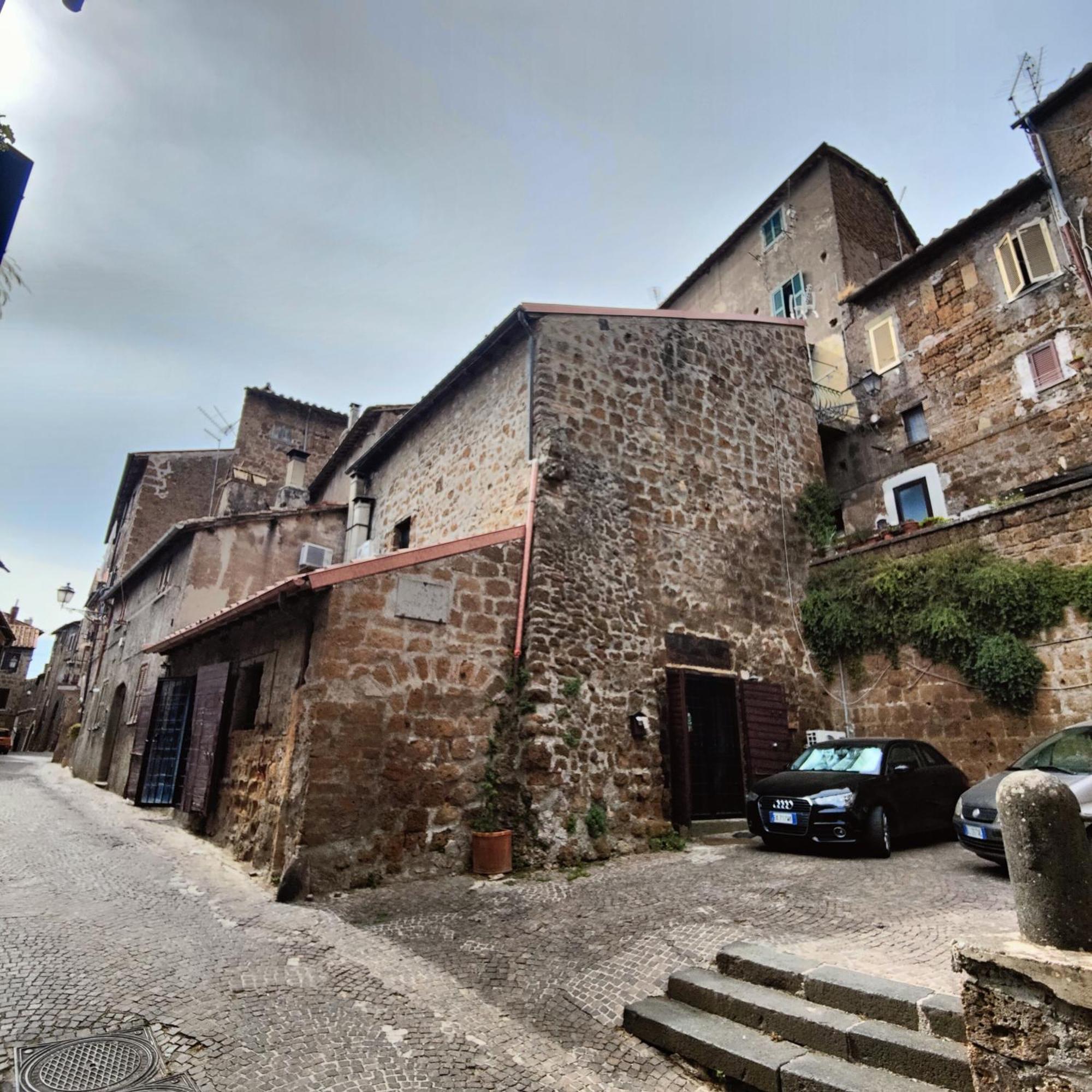 Maison della Cattedrale Sutri Esterno foto