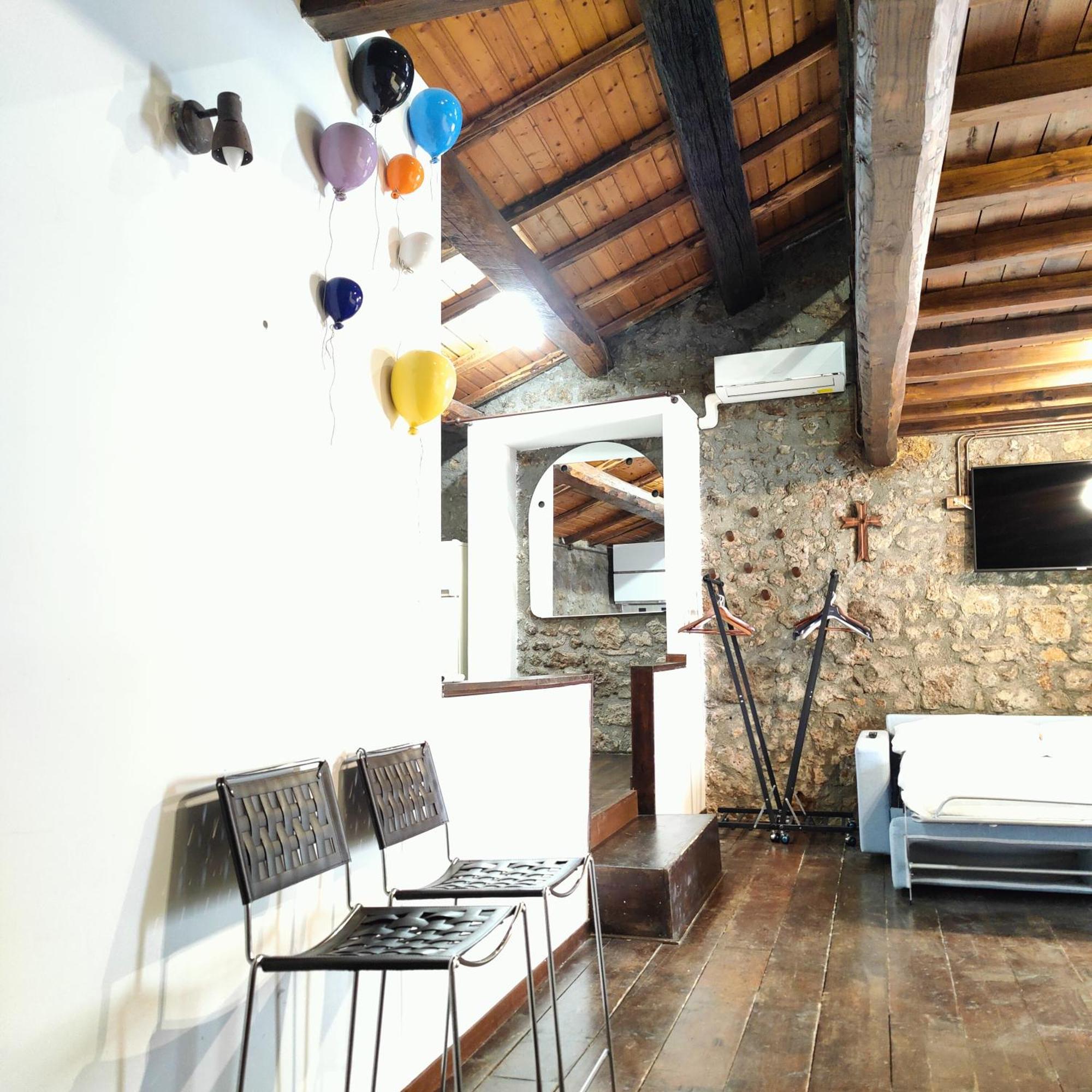 Maison della Cattedrale Sutri Esterno foto