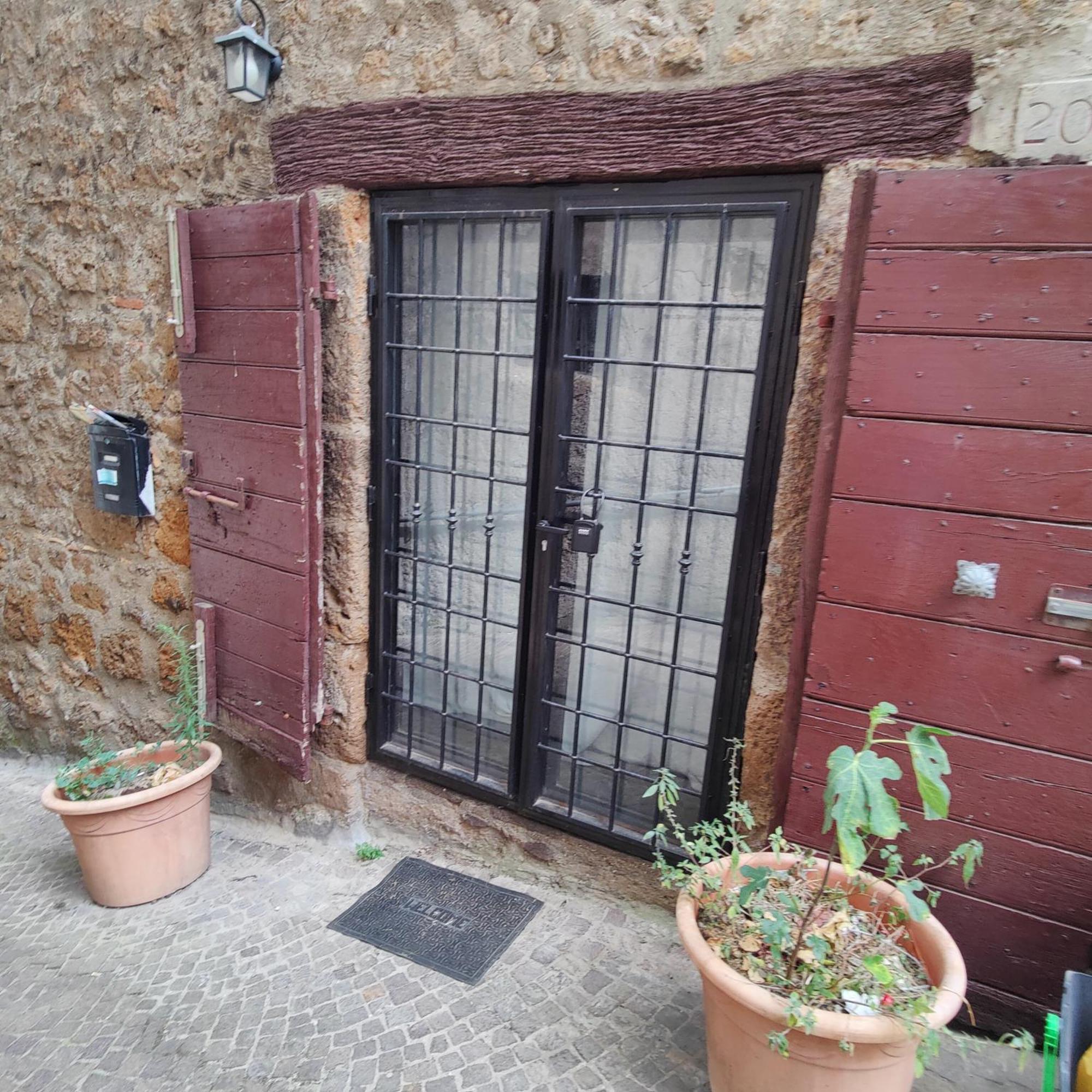 Maison della Cattedrale Sutri Esterno foto