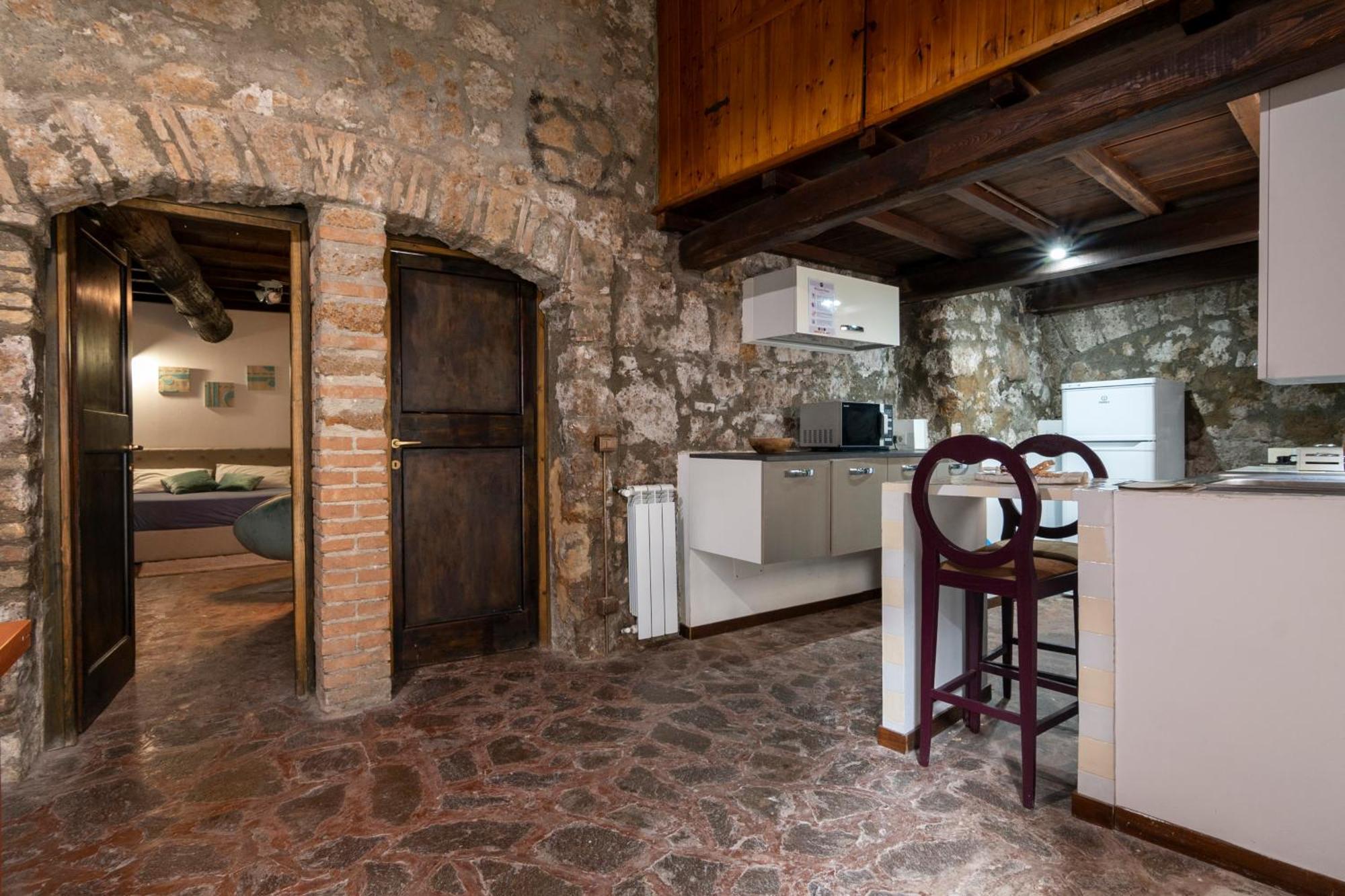 Maison della Cattedrale Sutri Esterno foto